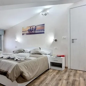 Guest Mandra 12 E 13 Appartamento